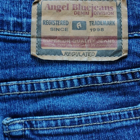 Angel Jeans Juniors dark wash Bootcut  denim. Size 9. 33 inch length - Picture 3 of 6